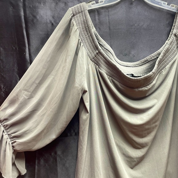 Torrid Gray Sheer Flowy Sleeve Off The Shoulder Blouse Sz 3X - Picture 6 of 6